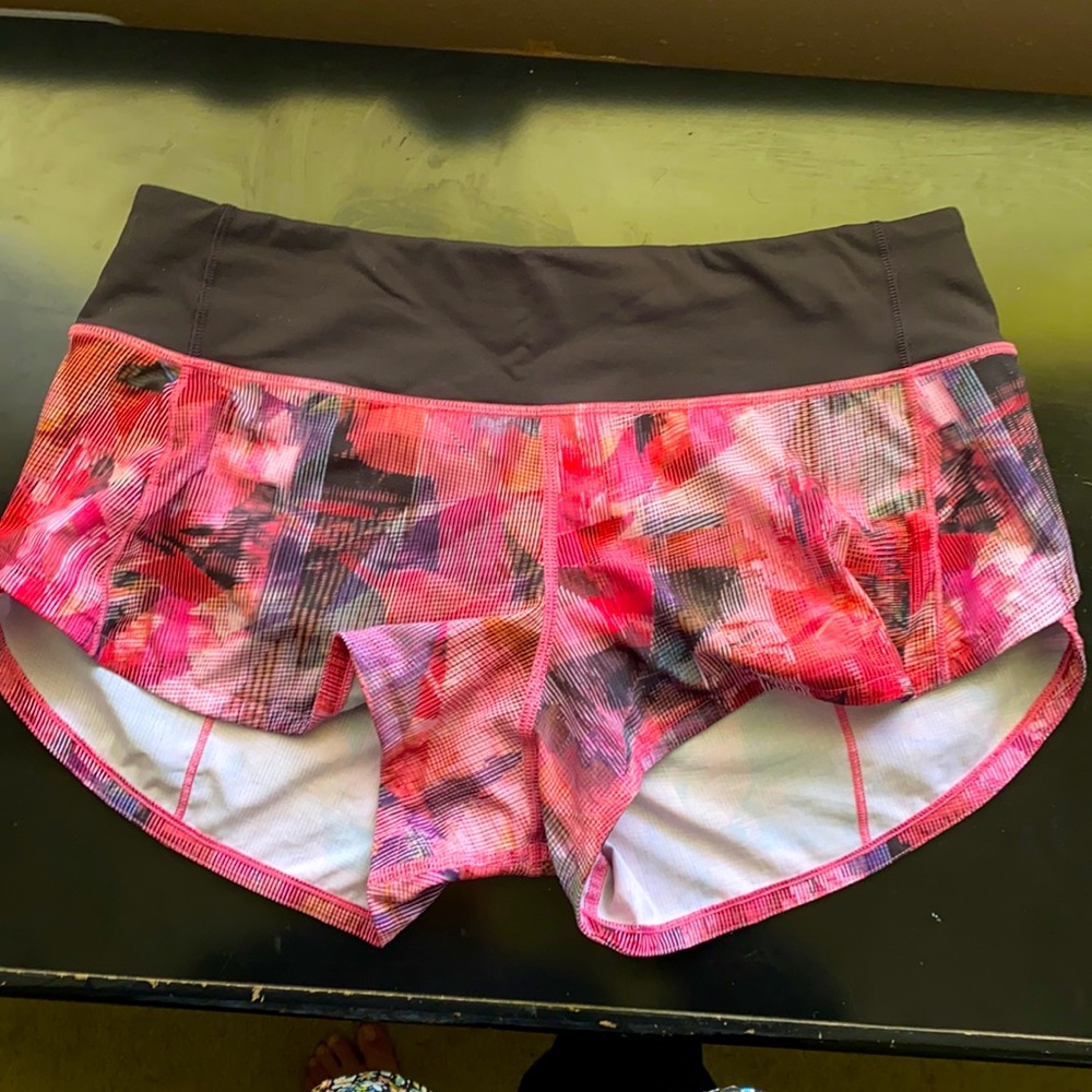 SOLD Lululemon shorts sz 4